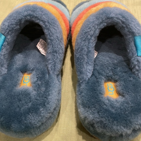Ugg Fluff You Cali Stripe slip on loafers. So comfy! Great Preworn condition! - Picture 8 of 11